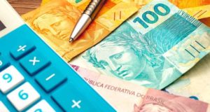 Governo propõe salário mínimo de R$ 1.717 em 2027