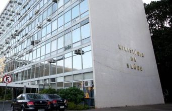 Ministério da Saúde estuda rebaixar pandemia de Covid-19 para endemia