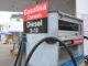 Gasolina cai pela quarta semana e já está abaixo de R$ 6 por litro