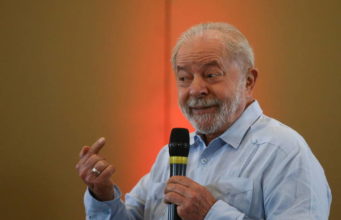 Ministro do TSE manda YouTube apagar discurso em que Lula chama Bolsonaro de genocida