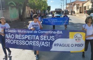 Educadores brasileiros repudiam ataques aos professores da rede municipal de ensino de Correntina/BA: Piso é lei!