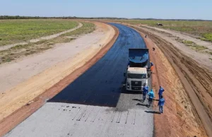 Um sonho tornando-se real: Rodovia BR-030 entre Cocos e Feira da Mata ganha primeiros quilômetros de asfalto